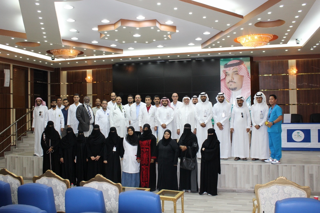 سعادة عميد كلية المجتمع يقدم محاضرة بعنوان "التعقيم والتطهير في المستشفيات" للممارسين الصحيين في مدينة نجران - الفصل الأول 40-1441